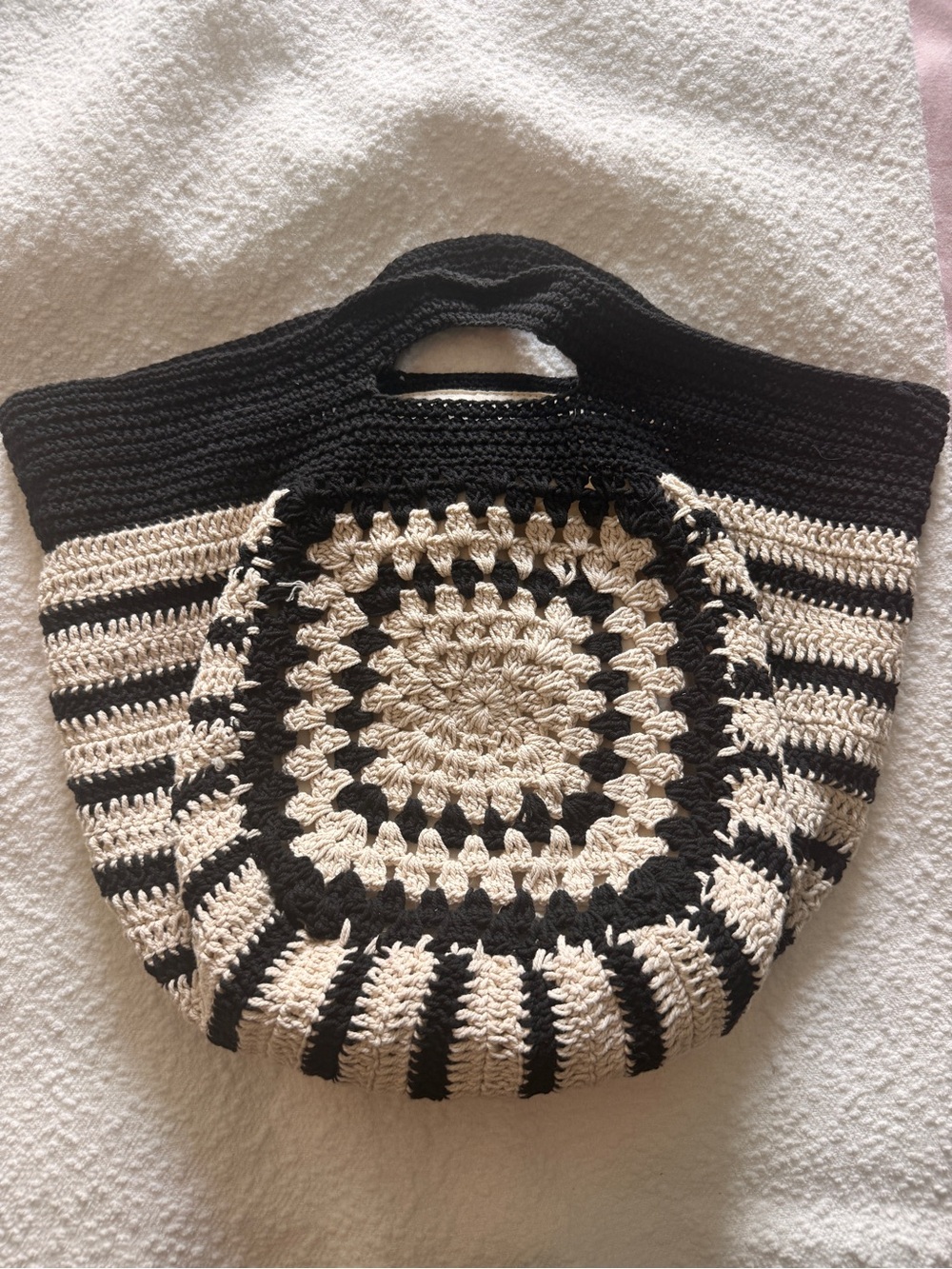 Shiraleah Black & Cream Crochet Circle Tote